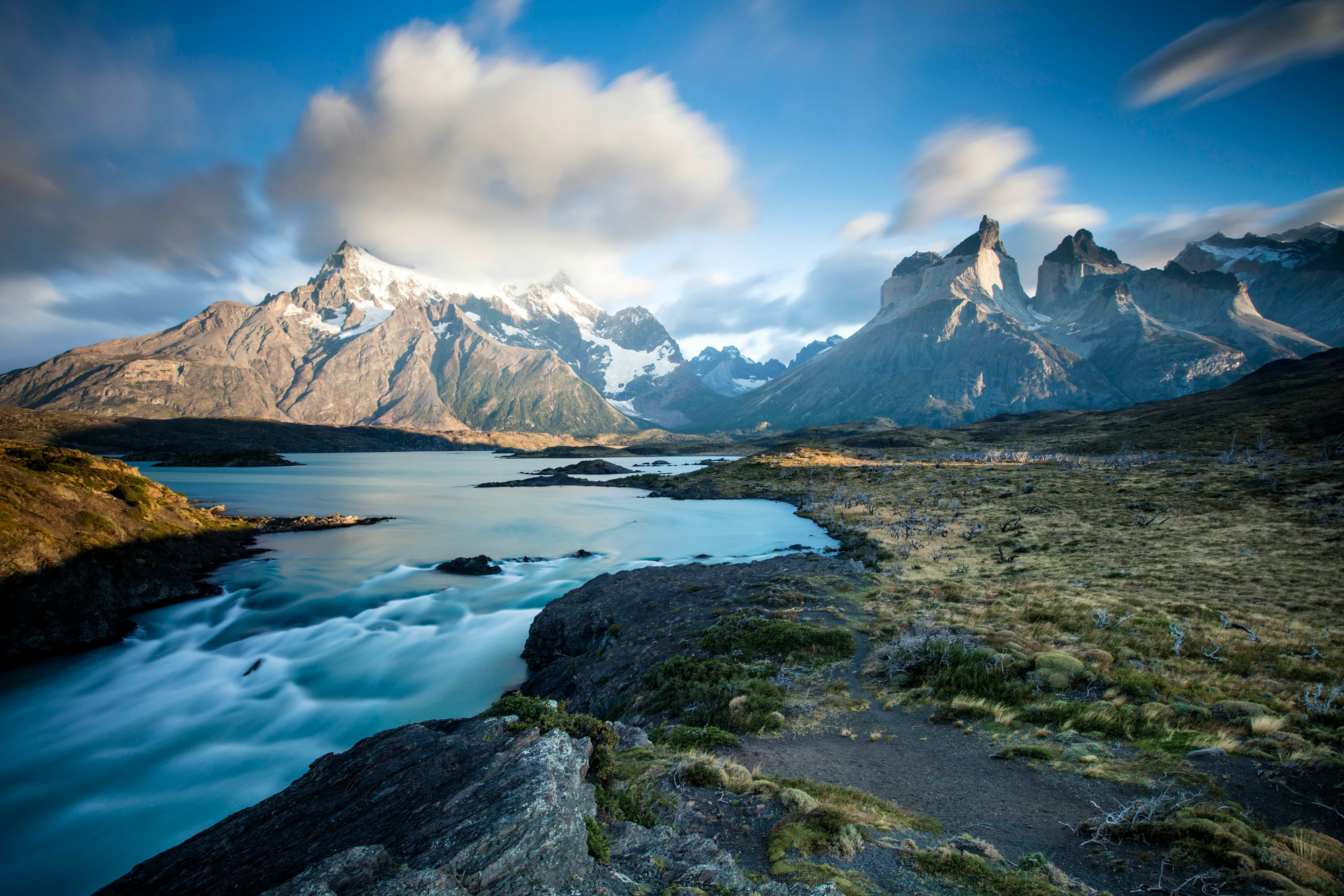 Mountain and lake landscape included as the Axiom 2026 default splash image